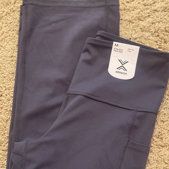 Xersion crop kick flare pant  with pockets - Picture 2 of 4